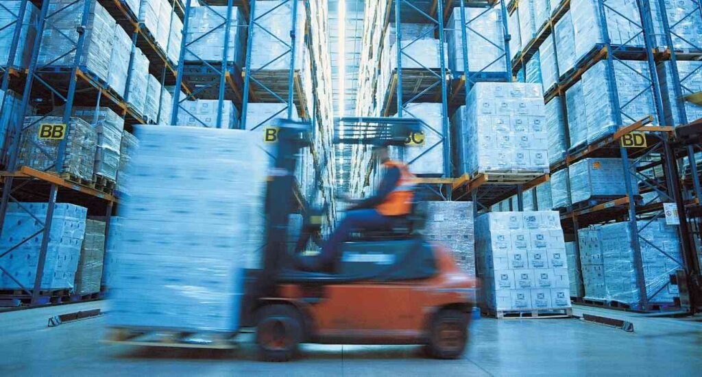 forklift-lifting
